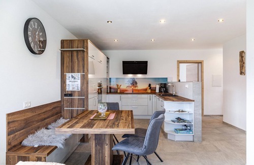 Imst Apartment | Apartment 'Apart Elias' with Mountain View, Shared Terrace and Wi-Fi