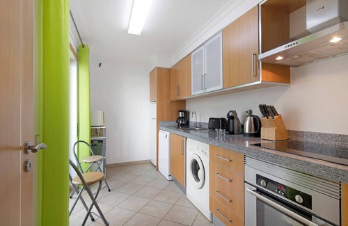 Vila Real Santo Antonio Apartment | Apartment "Apartamento Girassol" with Wi-Fi & A/C