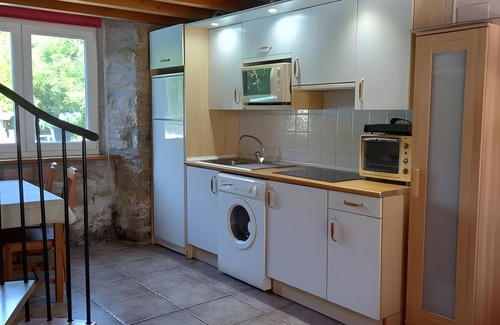 Alsasua Apartment | Apartment 'Apartamento I' with Shared Pool, Wi-Fi and Air Conditioning