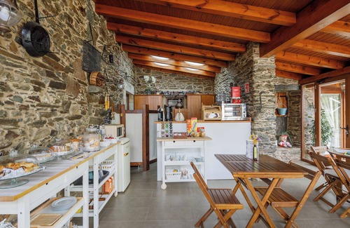 Ordes Apartment | Apartment 'Apartamento O Pozo' with Shared Terrace and Wi-Fi