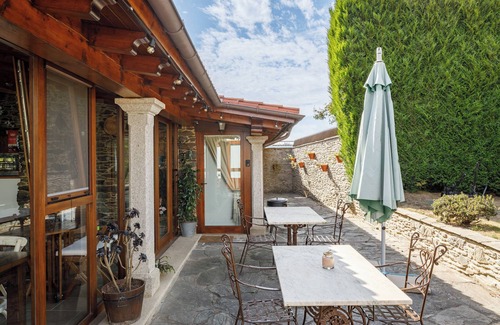 Ordes Apartment | Apartment 'Apartamento O Pozo' with Shared Terrace and Wi-Fi