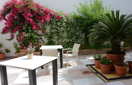 Santa Marina Apartment | Apartment 'Apartamento Planta Baja' with Shared Terrace, Wi-Fi and Air Conditioning