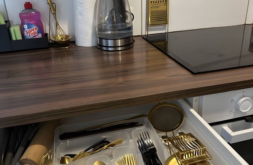 Duisburg Sud Apartment | Apartment 'Apartement Kingsize' with Shared Terrace and Wi-Fi