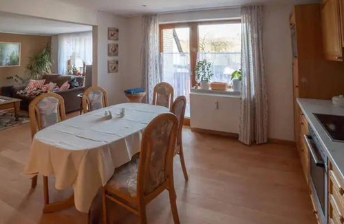 Neuenheerse Apartment | Apartment/apartment, shower and bath, WC, balcony - Ferienwohnung Am Waldrand