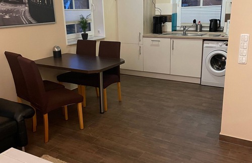 Walle Apartment | Apartment/apartment, shower, WC, 1 bedroom, upper floor - Ferienwohnung zum Herold