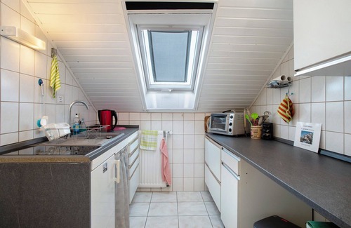 Ailingen Apartment | Apartment 'Apfelstübchen' with Mountain View and Wi-Fi