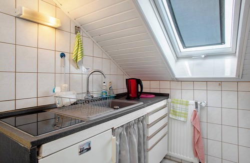 Ailingen Apartment | Apartment 'Apfelstübchen' with Mountain View and Wi-Fi