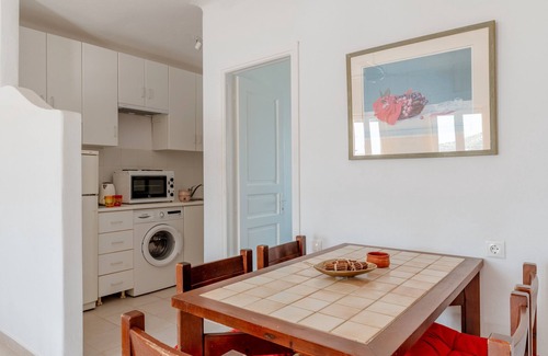 Agios Ioannis Apartment | Apartment 'Apollon House' with Sea View, Wi-Fi and Air Conditioning