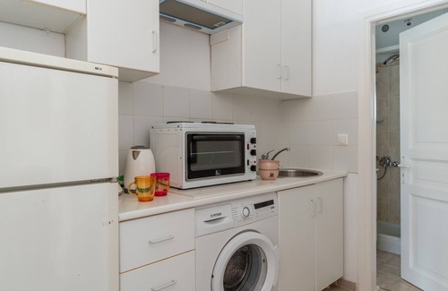 Agios Ioannis Apartment | Apartment 'Apollon House' with Sea View, Wi-Fi and Air Conditioning