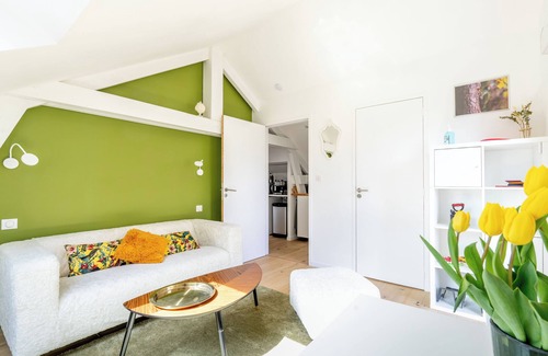Suce-sur-Erdre Apartment | Apartment 'Appartement Le Pic Vert' with Shared Pool, Shared Terrace and Wi-Fi
