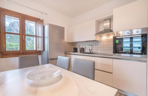 San Pantaleo Apartment | Apartment 'Appartamento Mountain View' with Mountain View, Wi-Fi and Air Conditioning