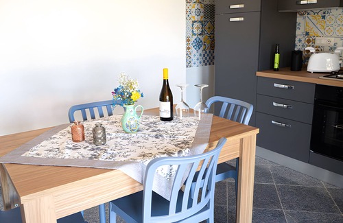 Montecorice Apartment | Apartment 'Appartamento Ulivo Vista Piscina' with Sea View, Wi-Fi and Air Conditioning