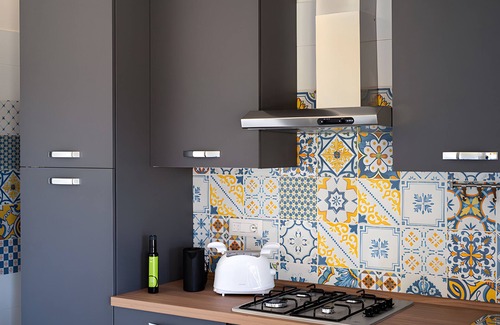 Montecorice Apartment | Apartment 'Appartamento Ulivo Vista Piscina' with Sea View, Wi-Fi and Air Conditioning