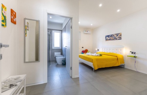 Scoglitti Apartment | Apartment 'Appartamento Basilico' with Shared Pool, Wi-Fi and Air Conditioning