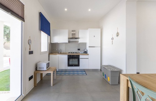 Scoglitti Apartment | Apartment 'Appartamento Basilico' with Shared Pool, Wi-Fi and Air Conditioning