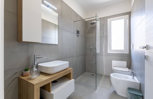 Scoglitti Apartment | Apartment 'Appartamento Basilico' with Shared Pool, Wi-Fi and Air Conditioning