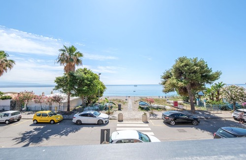 Mazzeo Apartment | Apartment 'Appartamento Bougainville' with Sea View, Wi-Fi and Air Conditioning
