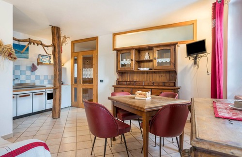San Giacomo Apartment | Apartment 'Appartamento Cocodi' with Mountain View, Shared Garden and Balcony