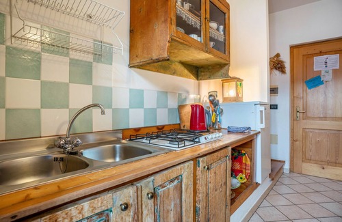 San Giacomo Apartment | Apartment 'Appartamento Moti' with Mountain View, Shared Garden and Balcony