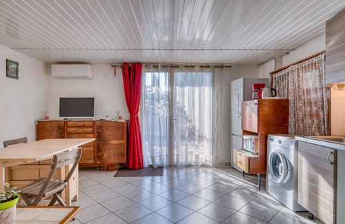 Beziers Apartment | Apartment 'Appartement Equipé, 2 Pièces' with Private Terrace, Wi-Fi and Air Conditioning