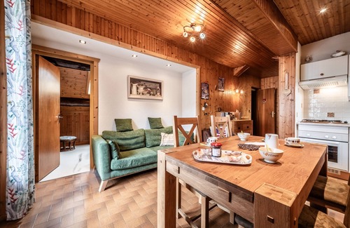 Abondance Apartment | Apartment 'Appartement Chalet - Le Fêni' with Mountain View, Balcony and Wi-Fi