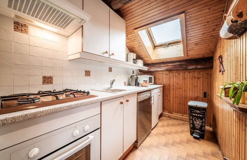 Abondance Apartment | Apartment 'Appartement Chalet - Le Fêni' with Mountain View, Balcony and Wi-Fi