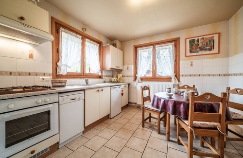 Abondance Apartment | Apartment 'Appartement Chalet - Le Vnipi' with Mountain View, Balcony and Wi-Fi
