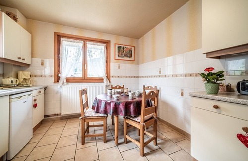 Abondance Apartment | Apartment 'Appartement Chalet - Le Vnipi' with Mountain View, Balcony and Wi-Fi