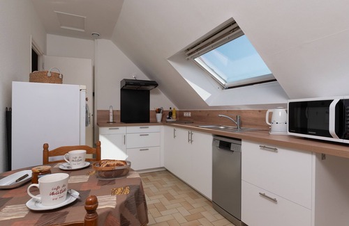 Damgan Apartment | Apartment 'Appartement Ker Glaz' with Private Terrace and Wi-Fi