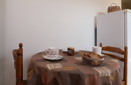 Damgan Apartment | Apartment 'Appartement Ker Glaz' with Private Terrace and Wi-Fi