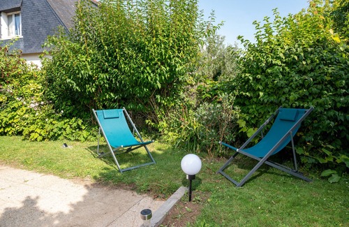 Damgan Apartment | Apartment 'Appartement Ker Glaz' with Private Terrace and Wi-Fi