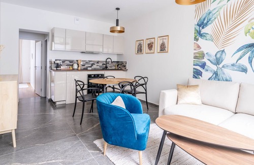Dobree-Bon Port Apartment | Apartment 'Appartement Machine De L'île' with Wi-Fi