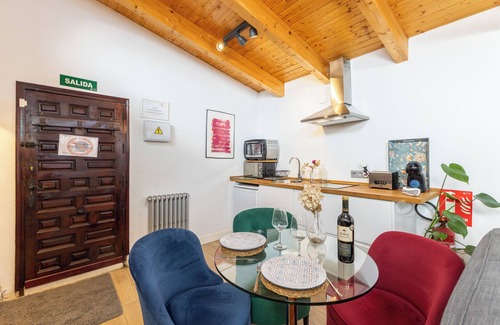 Valdelaguna Apartment | Apartment 'Apto Rural La Buganvilla' with Mountain View, Wi-Fi and Air Conditioning