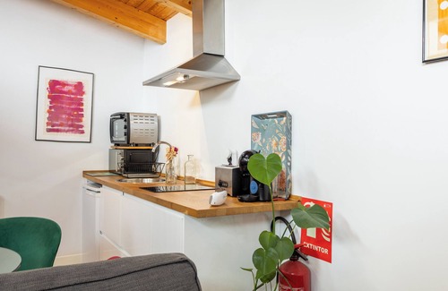Valdelaguna Apartment | Apartment 'Apto Rural La Buganvilla' with Mountain View, Wi-Fi and Air Conditioning
