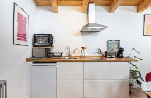 Valdelaguna Apartment | Apartment 'Apto Rural La Buganvilla' with Mountain View, Wi-Fi and Air Conditioning