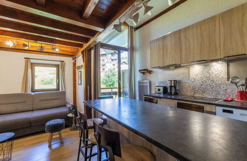 Manigod Apartment | Apartment "Aravis" with Mountain View, Shared Pool & Wi-Fi