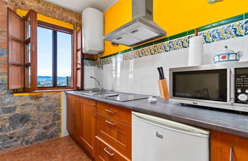Tornon Apartment | Apartment 'Aritmética' with Mountain View, Shared Terrace and Wi-Fi