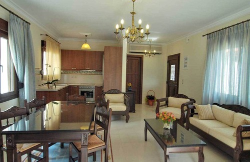 Kerveli Apartment | Apartment 'Artemis' in Kerveli Luxury Villa, Pool & Folklore Museum