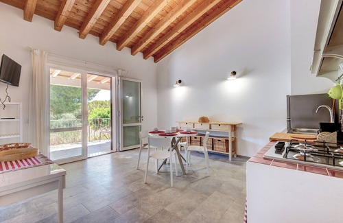 Madonna delle Grazie Apartment | Apartment 'Artistica 6' with Sea View, Shared Terrace and Air Conditioning