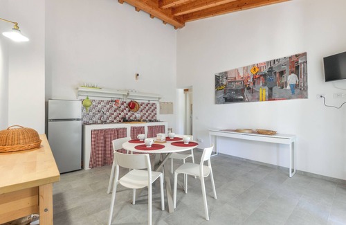 Madonna delle Grazie Apartment | Apartment 'Artistica 6' with Sea View, Shared Terrace and Air Conditioning