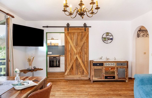 Untergrainau Apartment | Apartment 'Aschaubichl - Wohnung Alpenrose' with Mountain View, Balcony and Wi-Fi