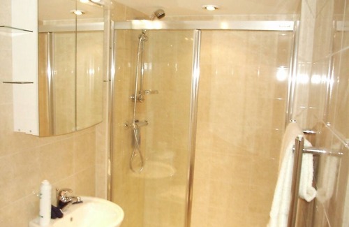 Crewe Apartment | Apartment at Earle House Serviced Apartments