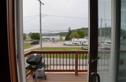 Frankfort Apartment | Apartment at Fieldstone Manor