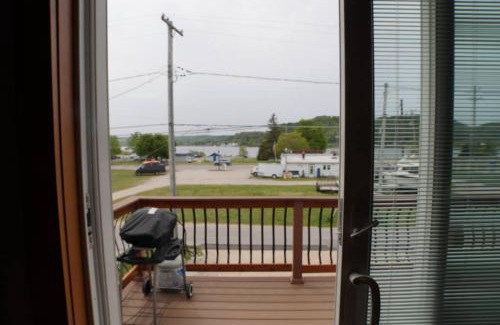 Frankfort Apartment | Apartment at Fieldstone Manor