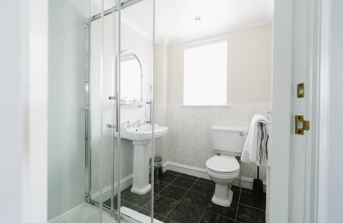 Ellon Apartment | Apartment at New Inn Hotel