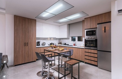 Kappariana Apartment | Apartment 'Athena Home South Crete' with Mountain View, Wi-Fi and Air Conditioning