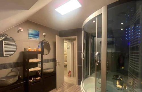 Hotton House | Apartment Au Fil de l'Eau with hot tub in Hotton