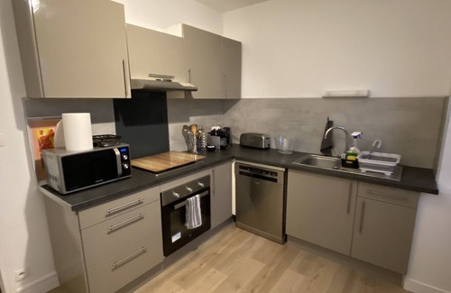 Angouleme Apartment | Apartment 'Au Sunrise T4' with Balcony and Wi-Fi