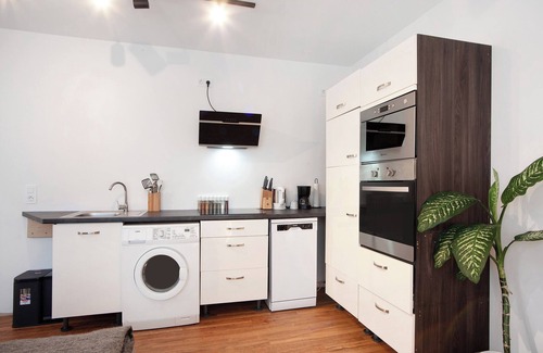 Apfeldorf Apartment | Apartment 'Auf Dem Land' with Private Terrace and Wi-Fi