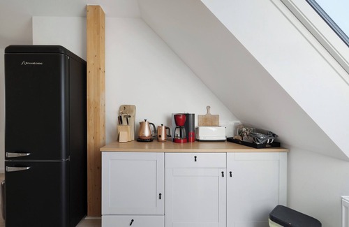 Fahrdorf Apartment | Apartment 'Auf Der Farm-Café' with Shared Garden and Wi-Fi